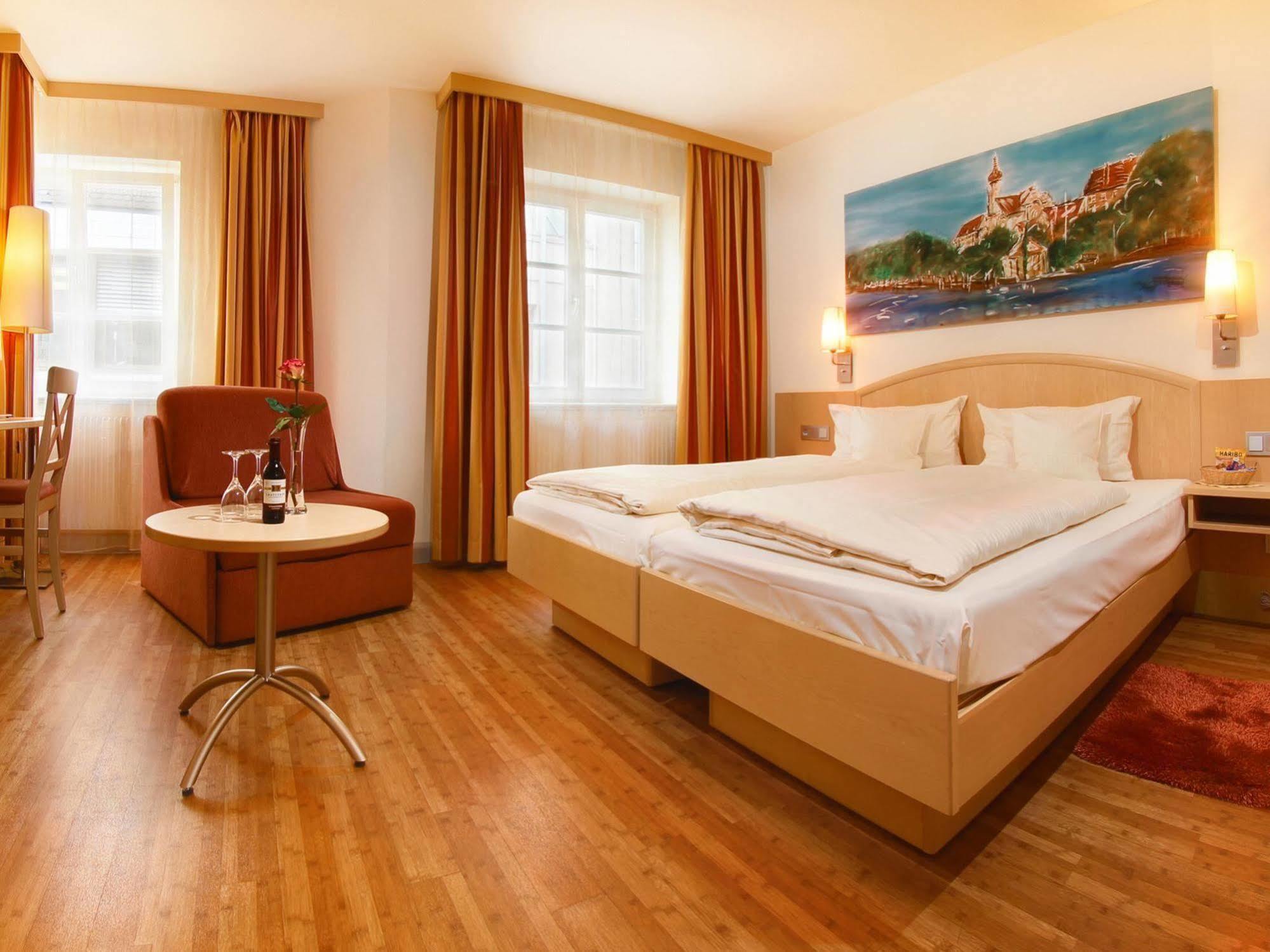 Hotel Gasthof Zum Ochsen Ehingen  Exterior photo